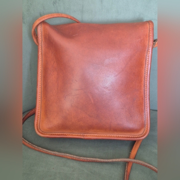 Cogncac Leather Purse Similar To Coacg - Picture 7 of 9